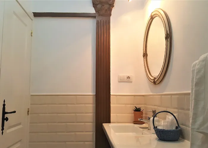 Pensión Canaritos 3*