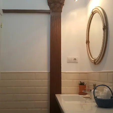 Canaritos Guest house 3*